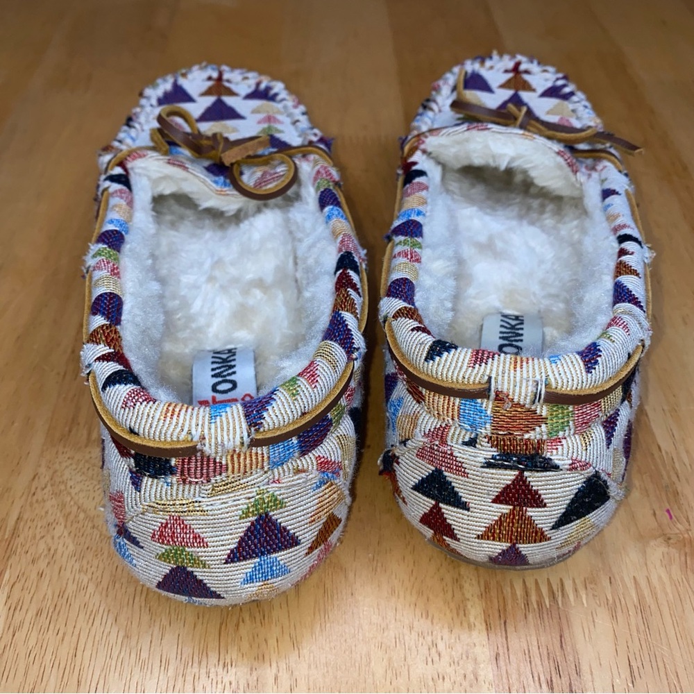 SOLD✨Minnetonka Size 6 Lodge Trapper Colorful Moccasins - Picture 6 of 7